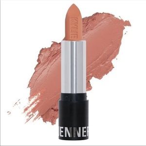 Kylie Jenner Matte lipstick in nova